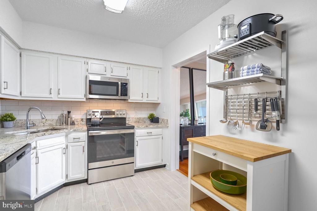 5505 Seminary Rd #906n
