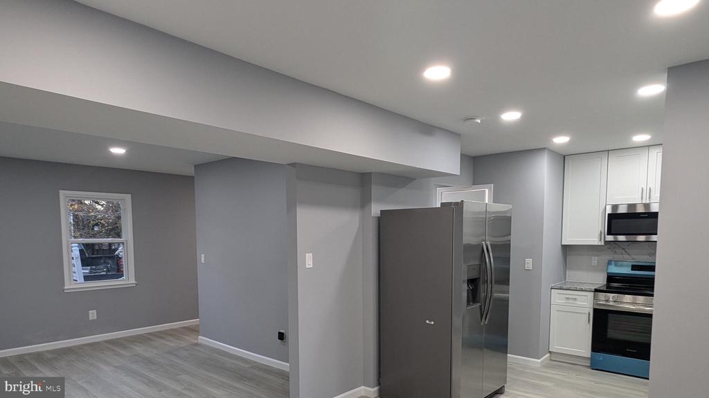8409 DAMPIER COURT