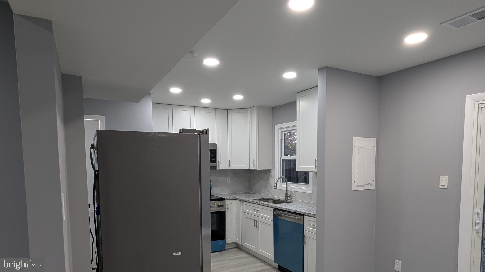 8409 DAMPIER COURT