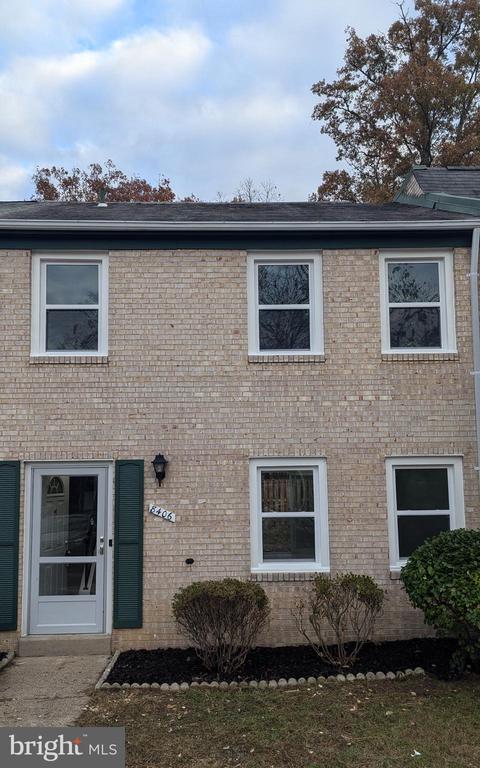 8409 DAMPIER COURT