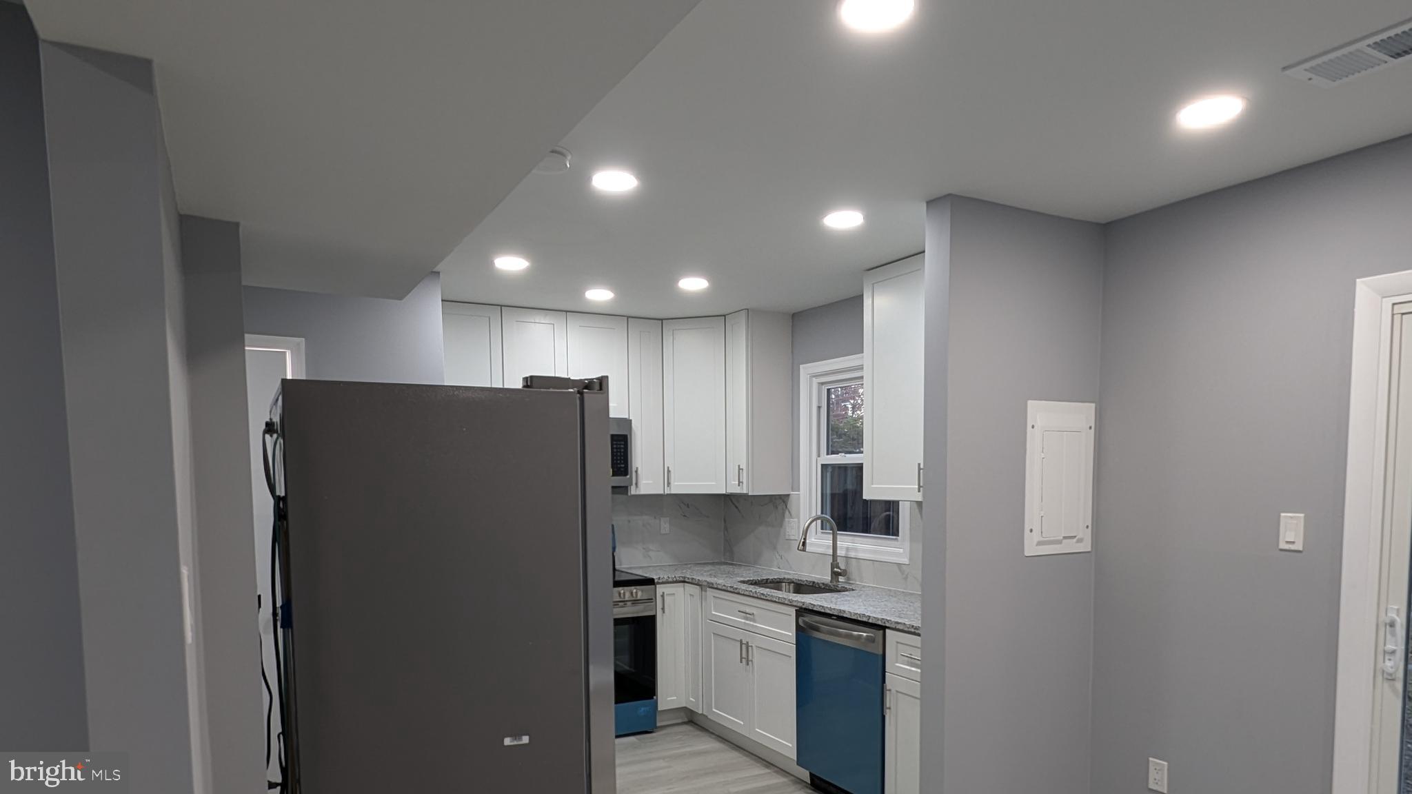 8409 DAMPIER COURT