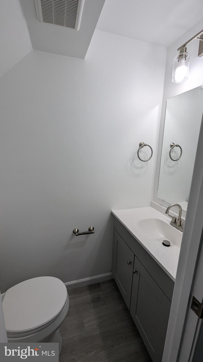 8409 DAMPIER COURT