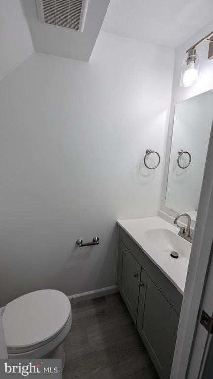 8409 DAMPIER COURT
