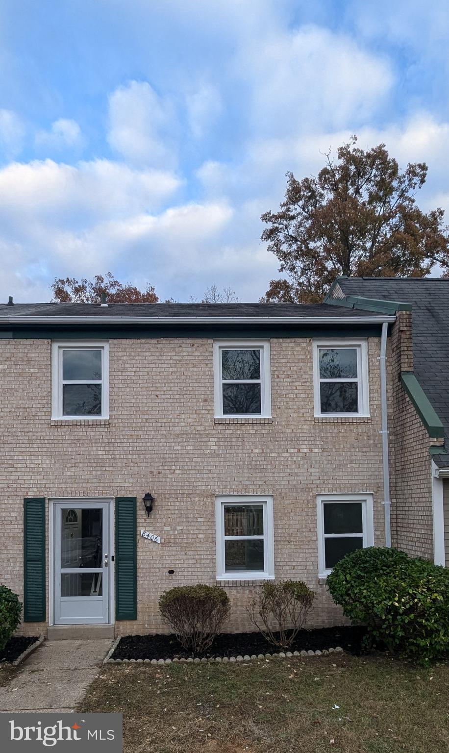 8409 DAMPIER COURT