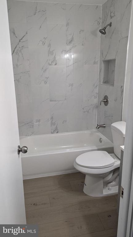 8409 DAMPIER COURT