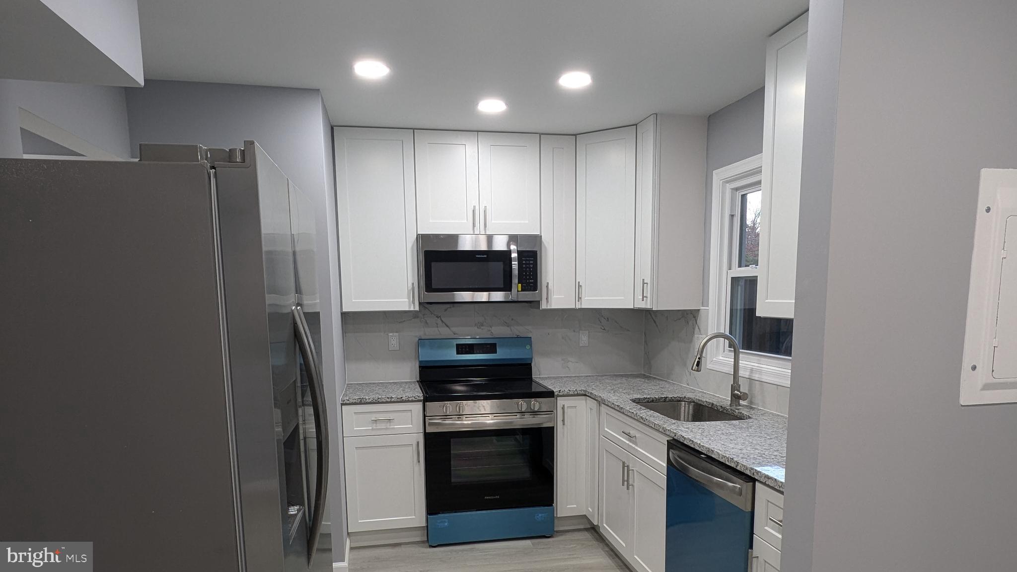 8409 DAMPIER COURT