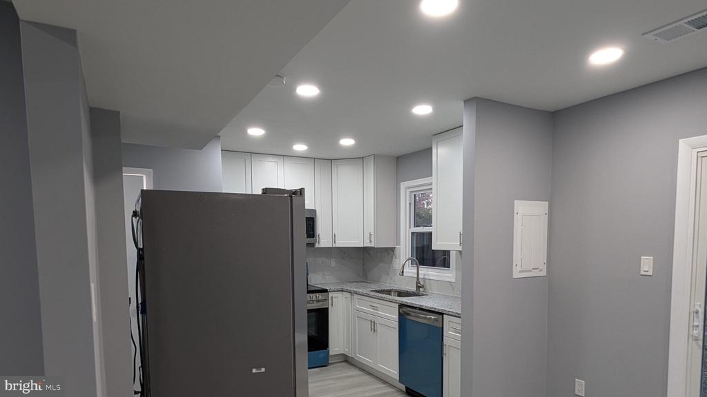 8409 DAMPIER COURT