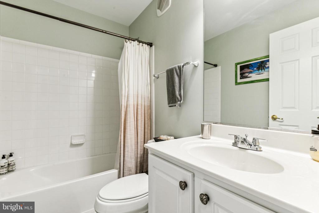 3538 HUNTLEY MANOR LANE 133B