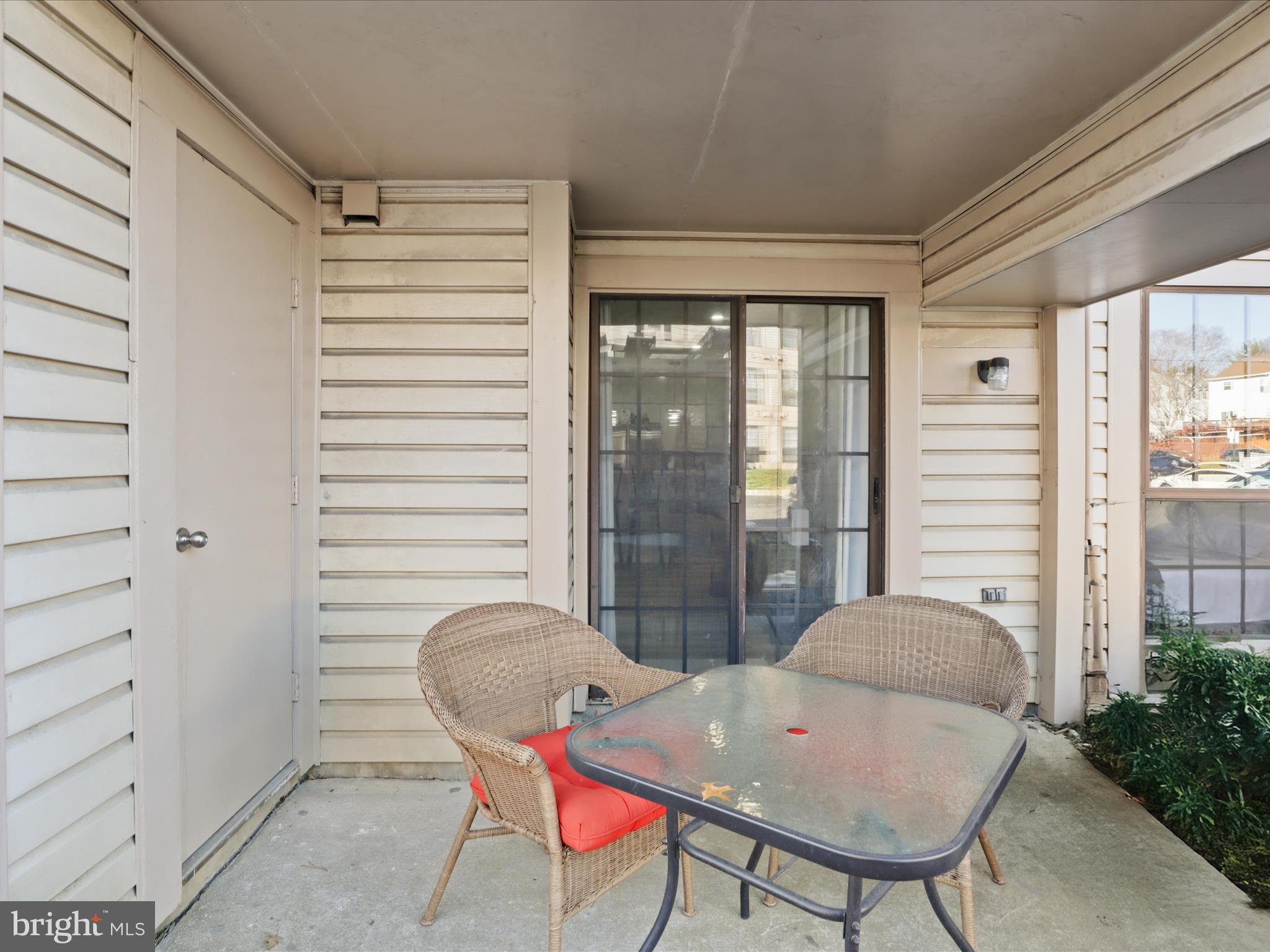 6908 MARY CAROLINE CIR #B