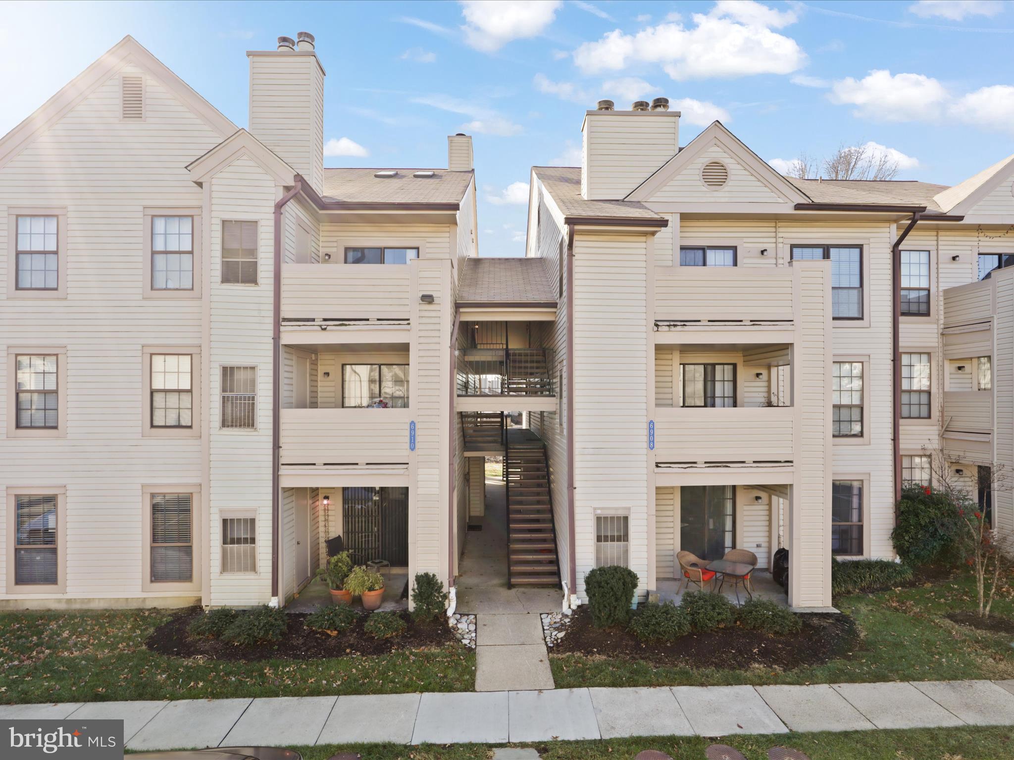 6908 MARY CAROLINE CIR #B