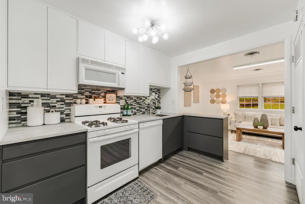 3123 ELMWOOD DRIVE