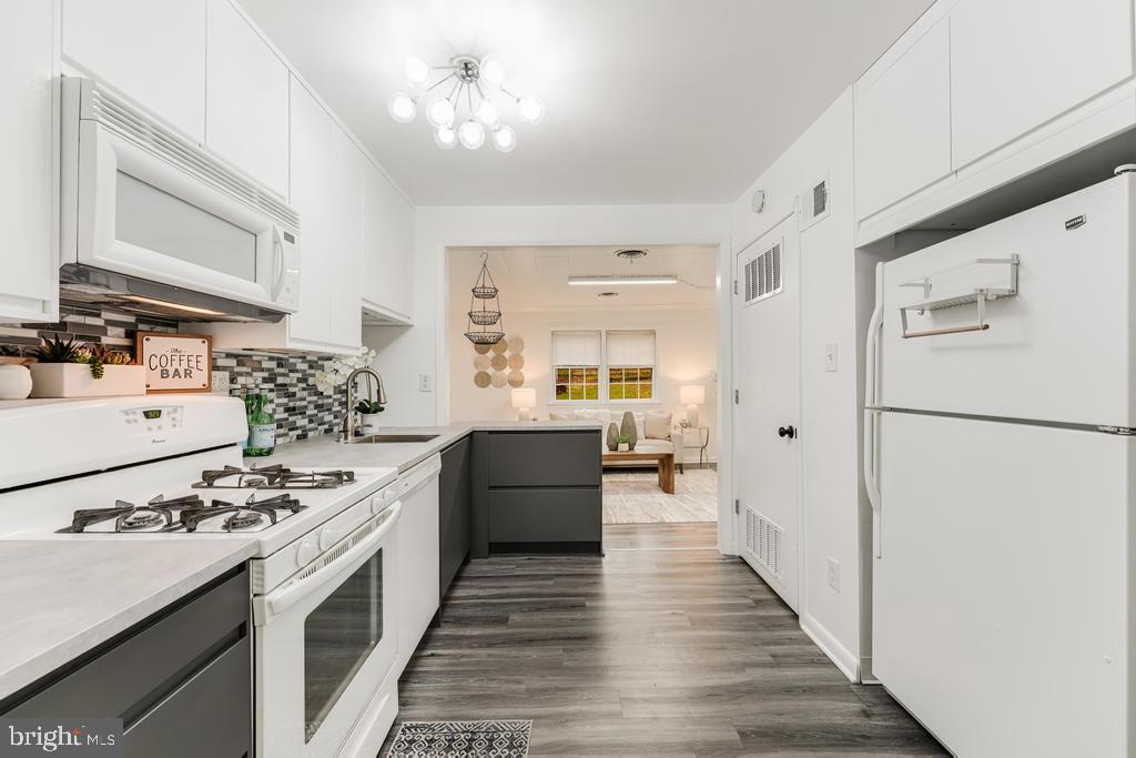 3123 ELMWOOD DRIVE