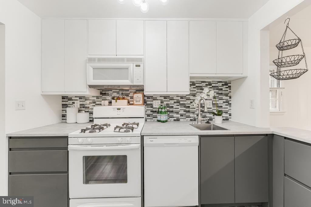 3123 ELMWOOD DRIVE