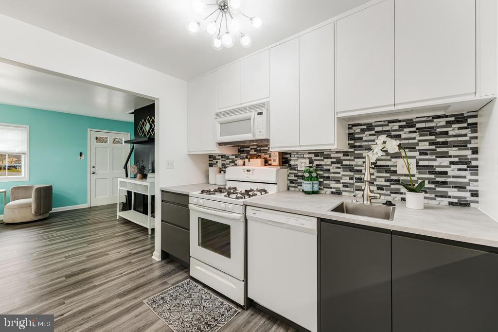 3123 ELMWOOD DRIVE