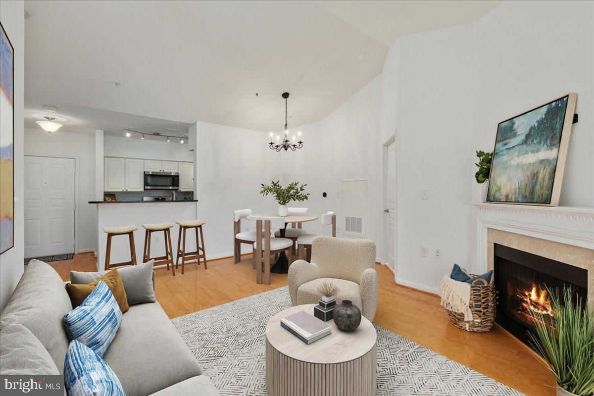 12915 Alton Sq #403