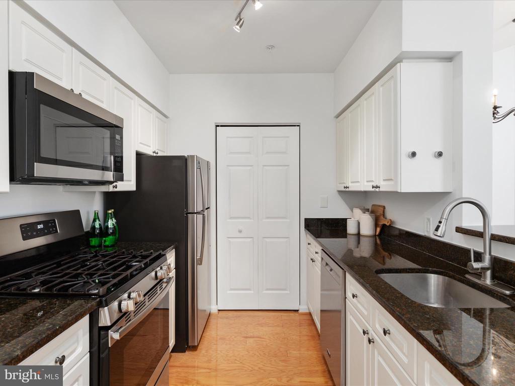 12915 Alton Sq #403