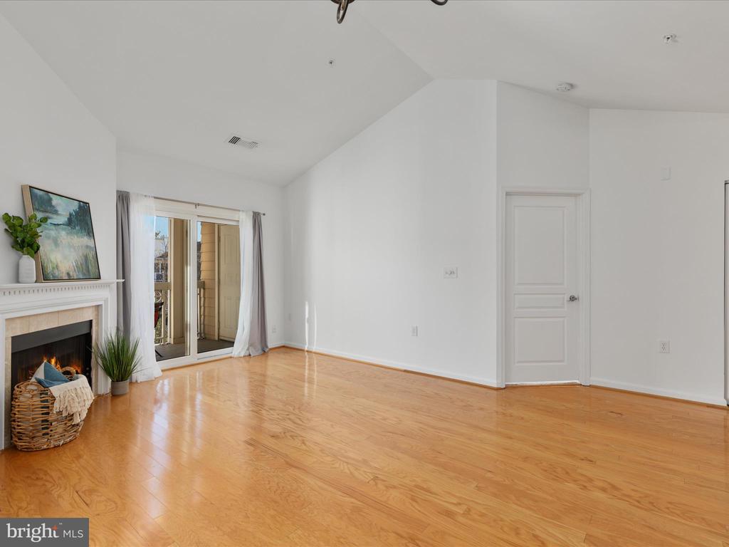 12915 Alton Sq #403