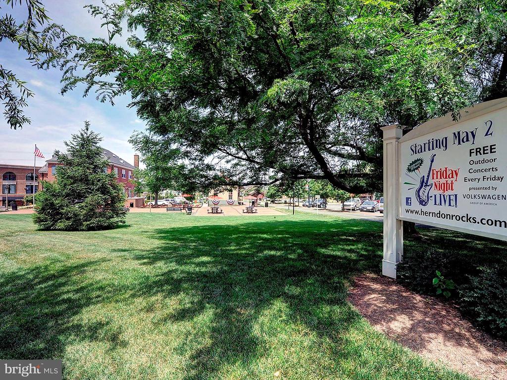 12915 Alton Sq #403
