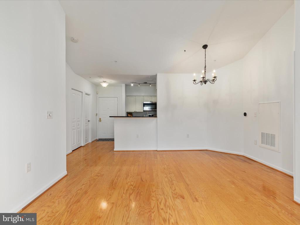 12915 Alton Sq #403