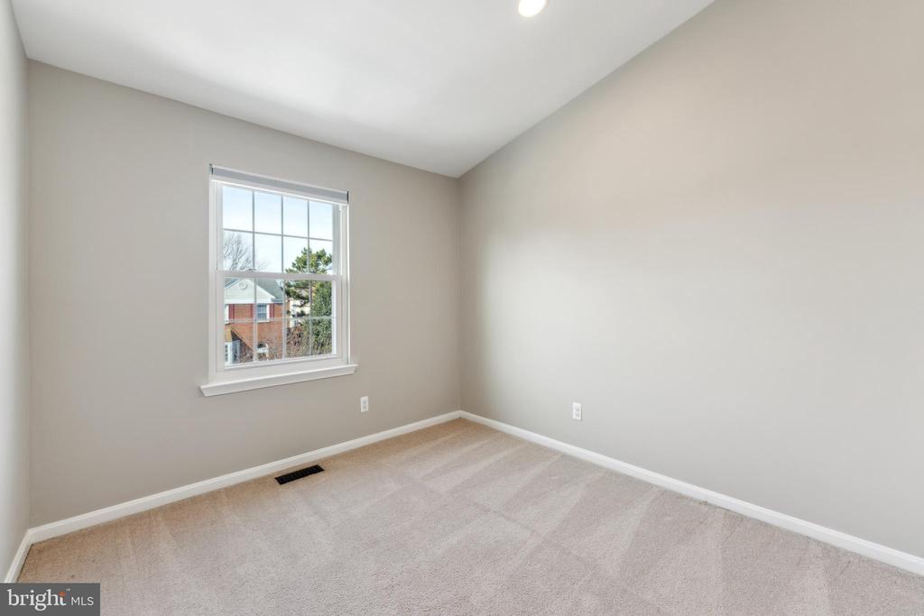 4282 Sleepy Lake Dr
