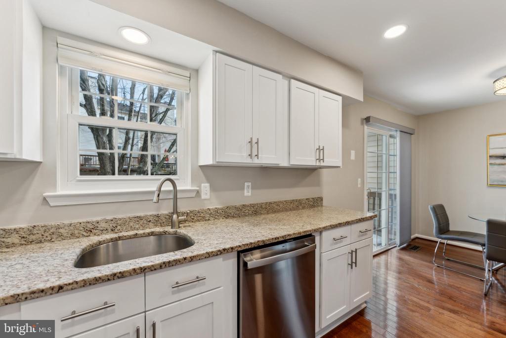 4282 Sleepy Lake Dr