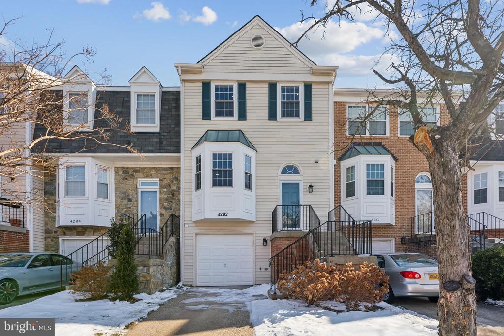 4282 Sleepy Lake Dr
