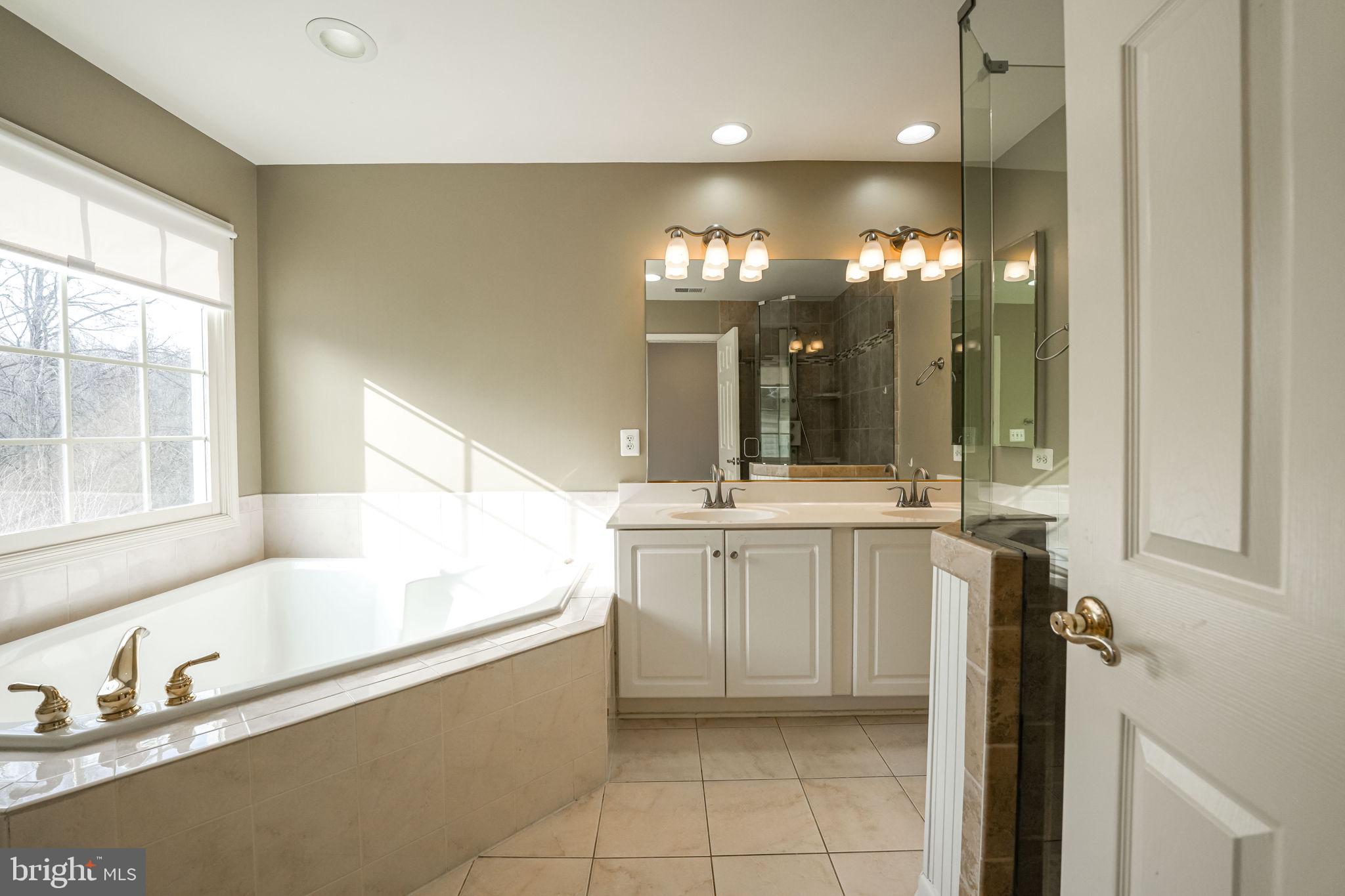 8809 HUNTING LODGE CT
