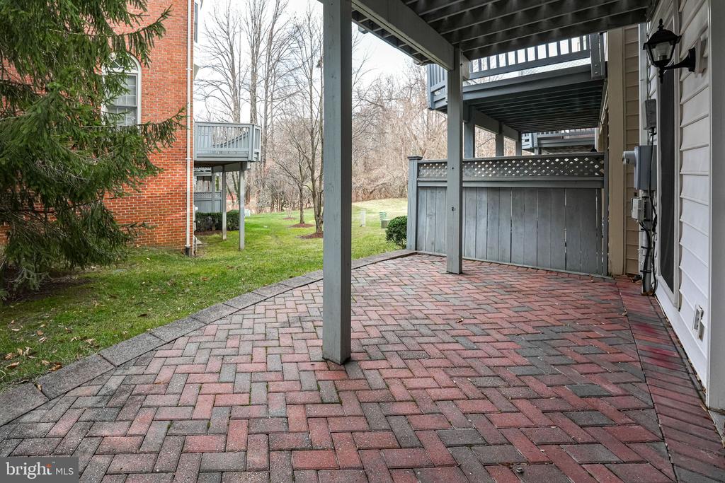 8809 HUNTING LODGE CT