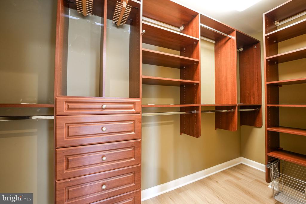 8809 HUNTING LODGE CT