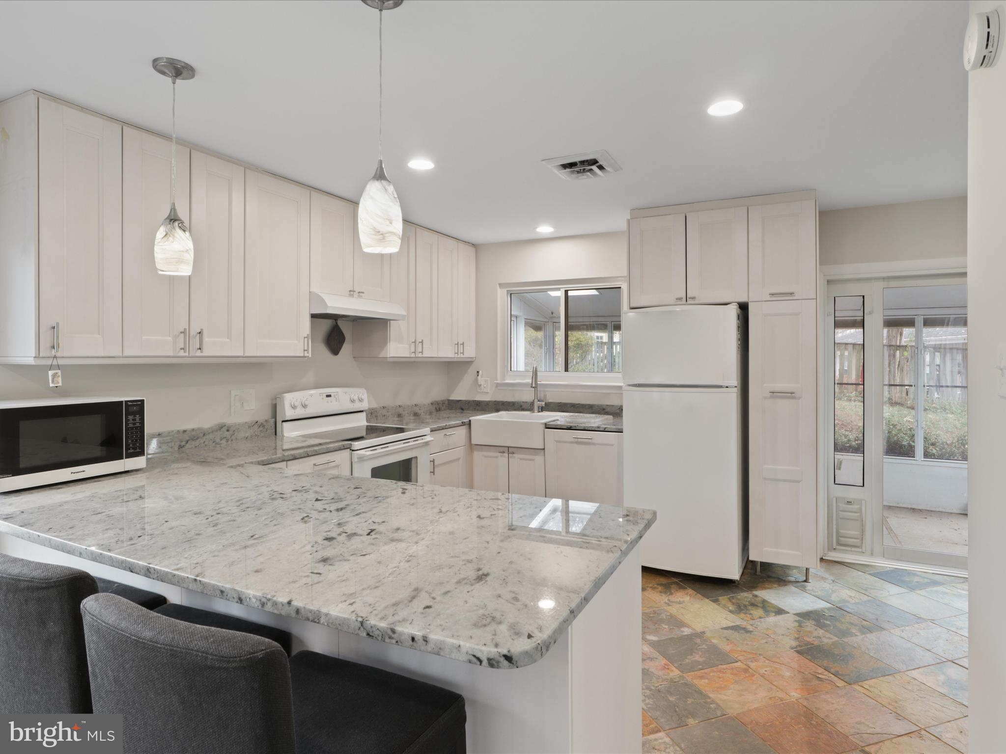 1530 HIDDENBROOK DR