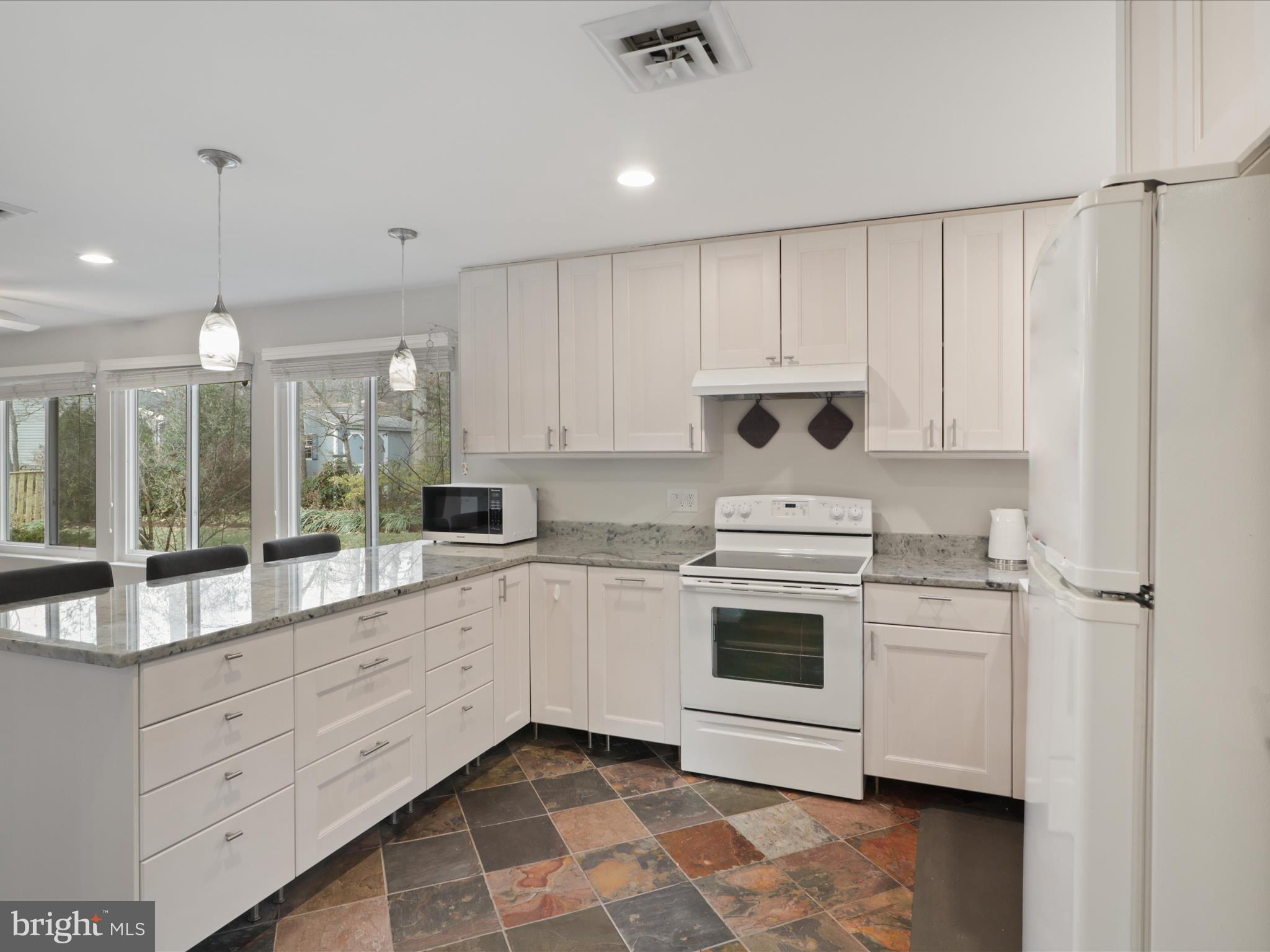 1530 HIDDENBROOK DR