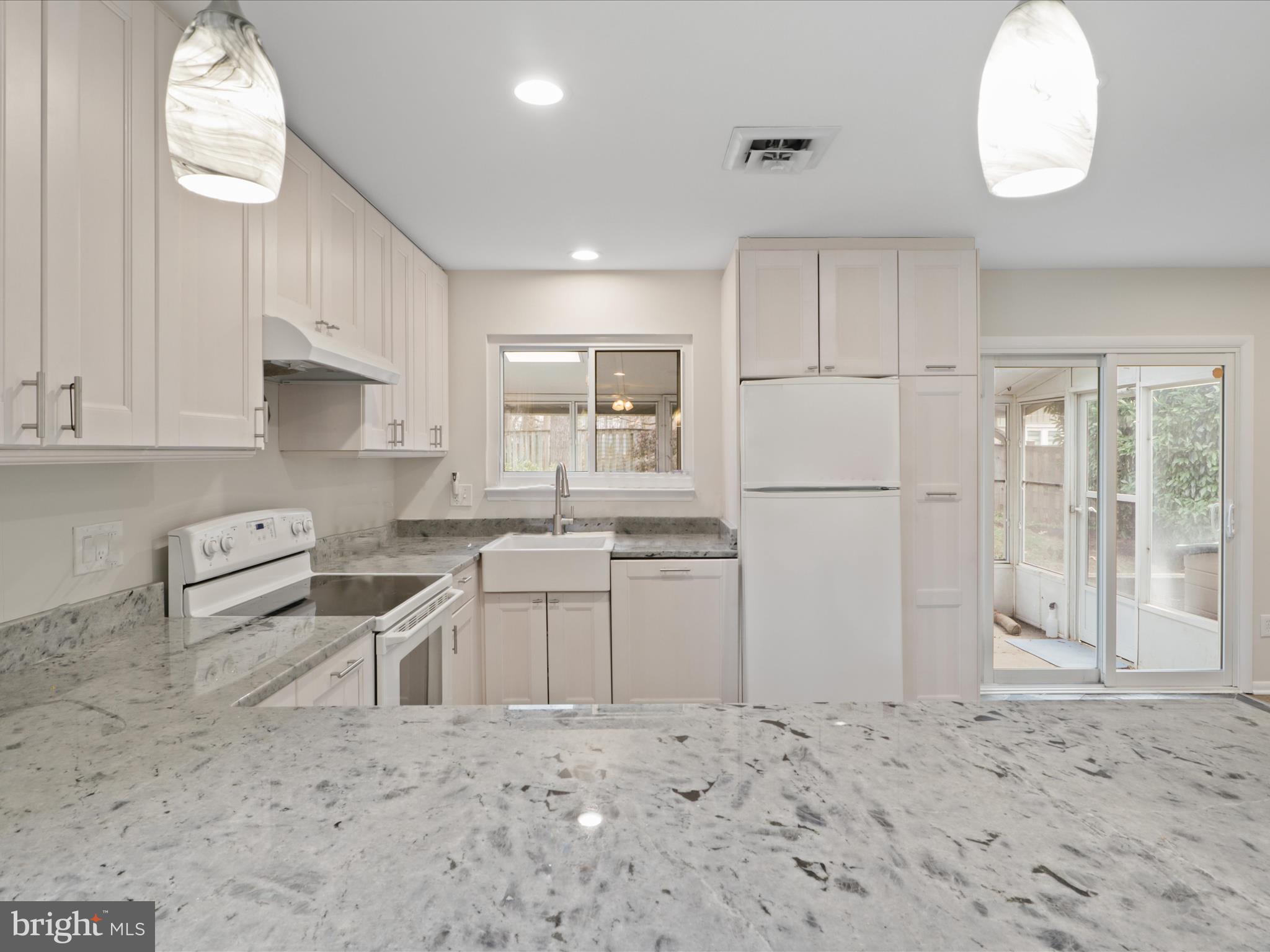 1530 HIDDENBROOK DR