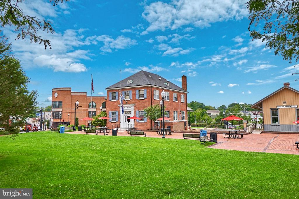 130 Herndon Mill Cir
