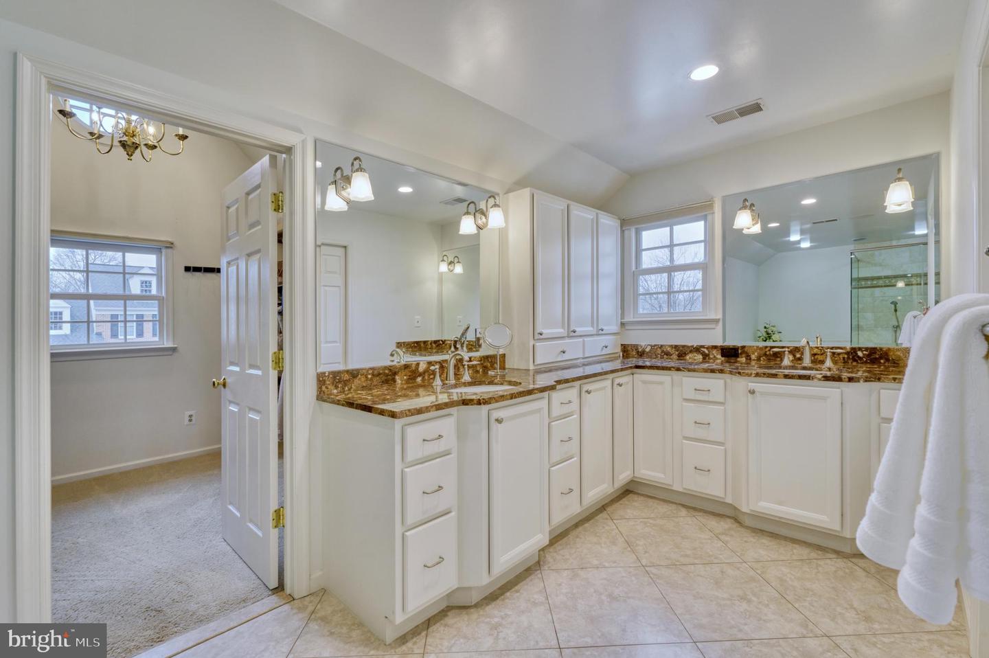 12715 Fox Woods Dr