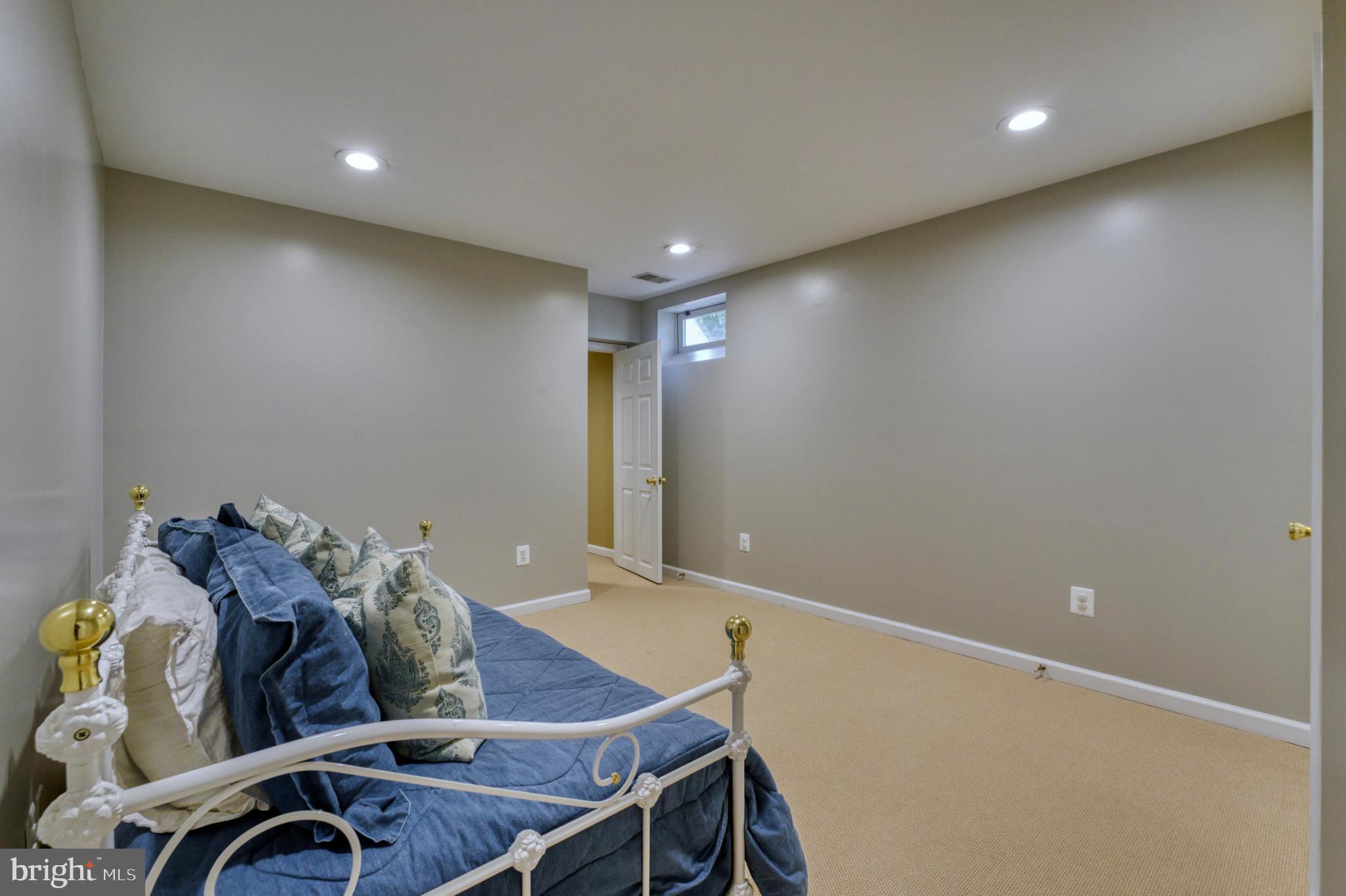 12715 Fox Woods Dr