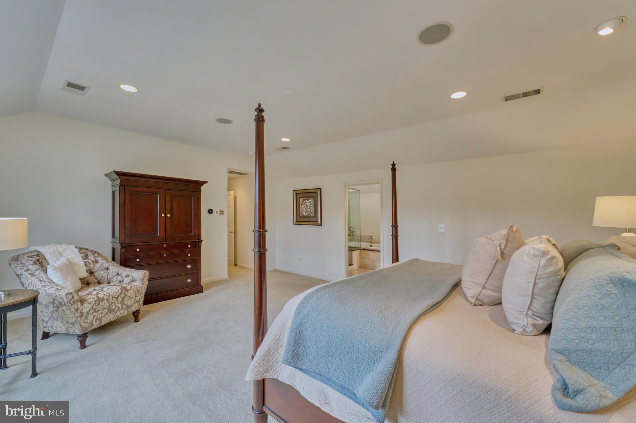 12715 Fox Woods Dr