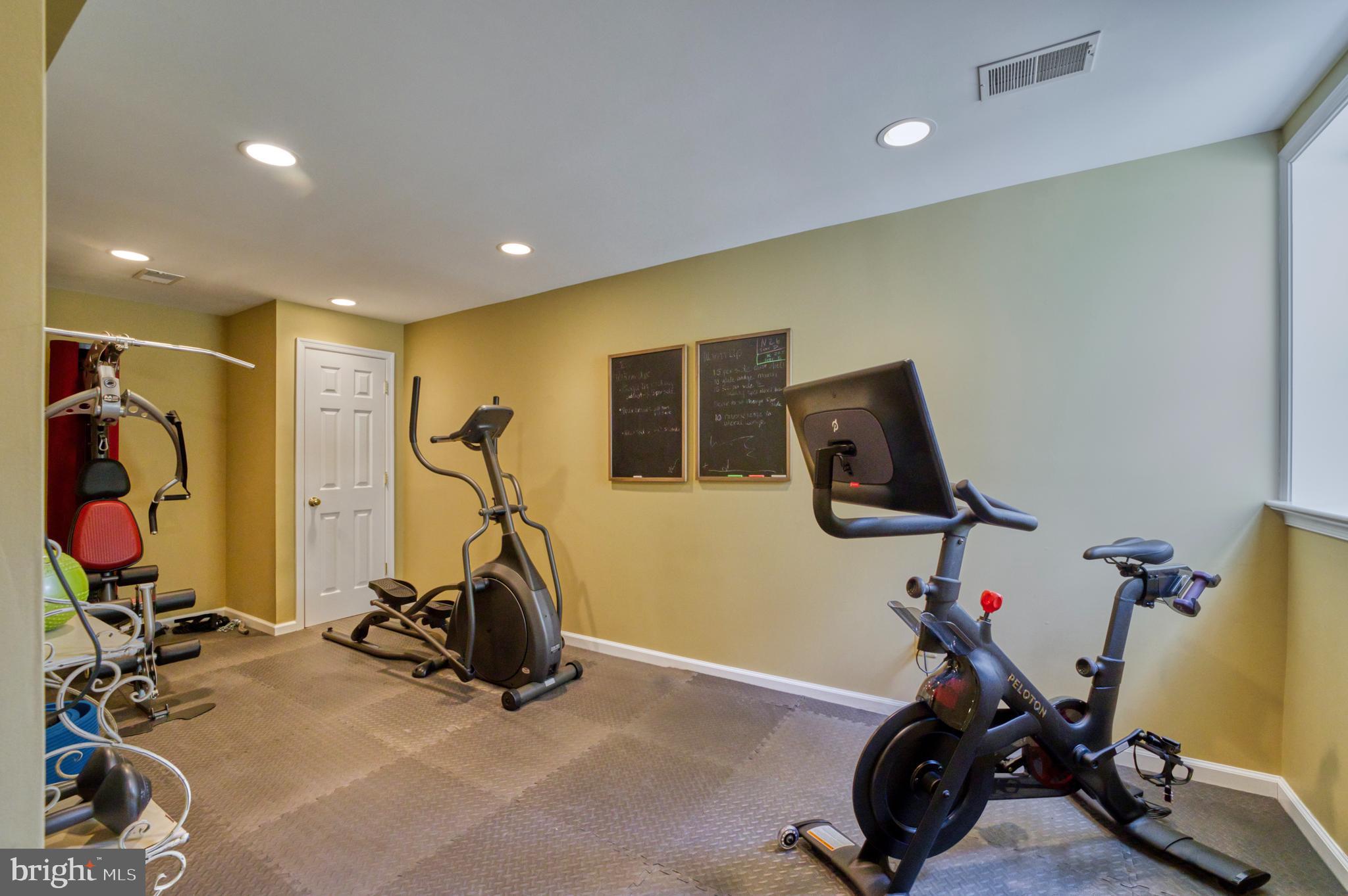 12715 Fox Woods Dr