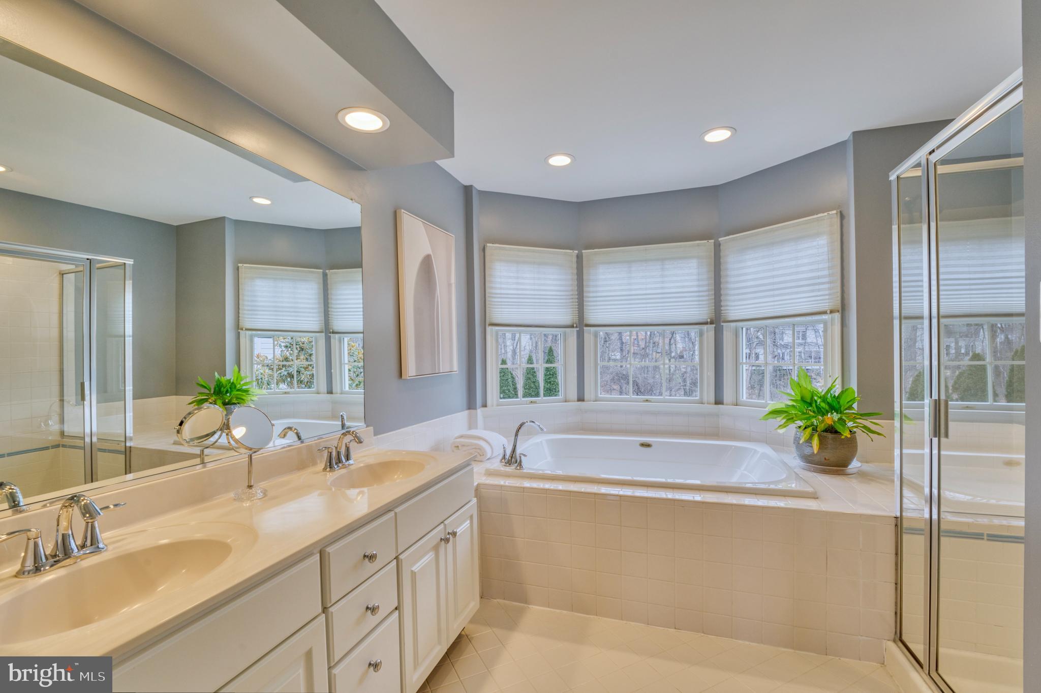 12715 Fox Woods Dr