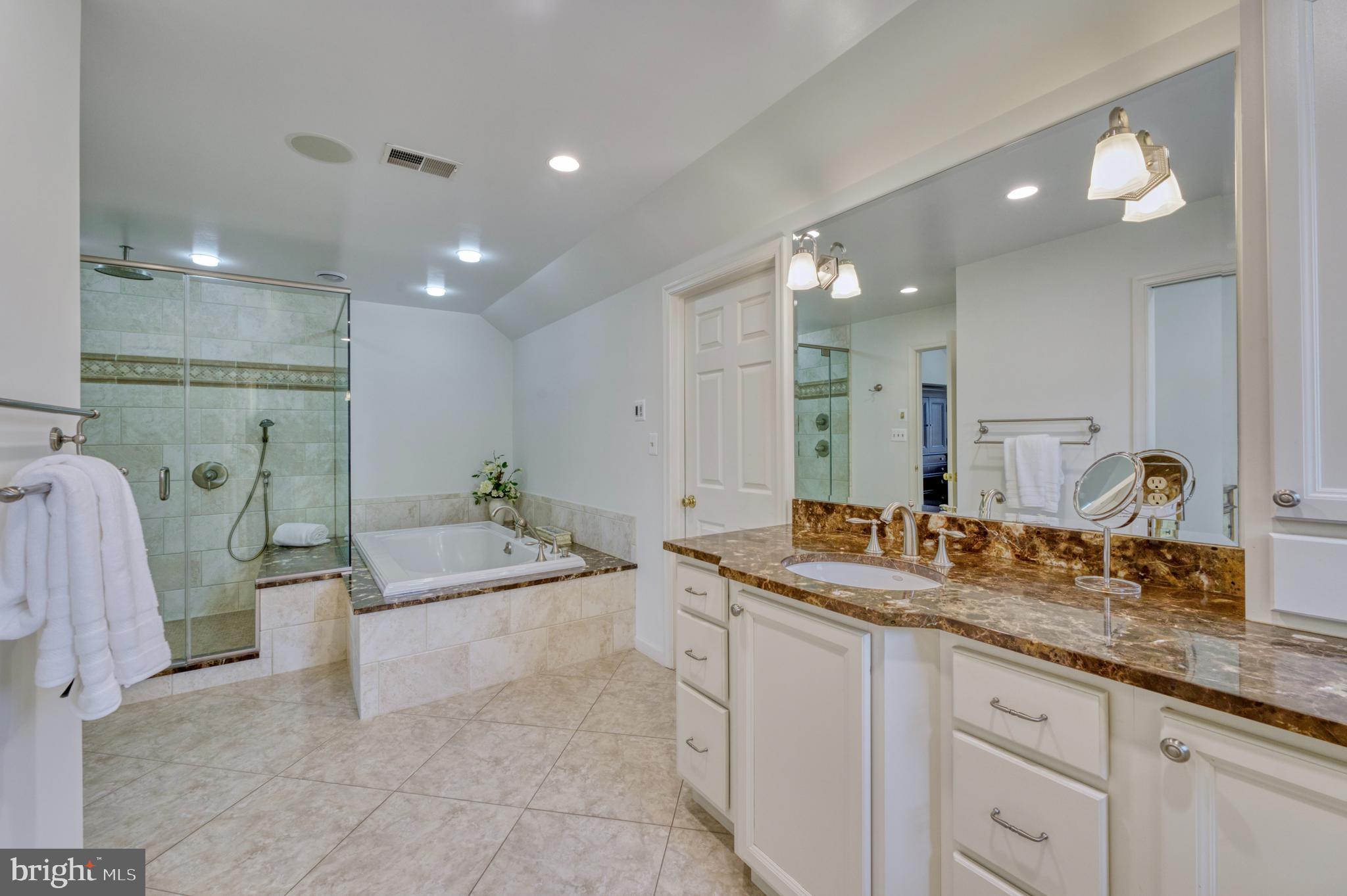 12715 Fox Woods Dr