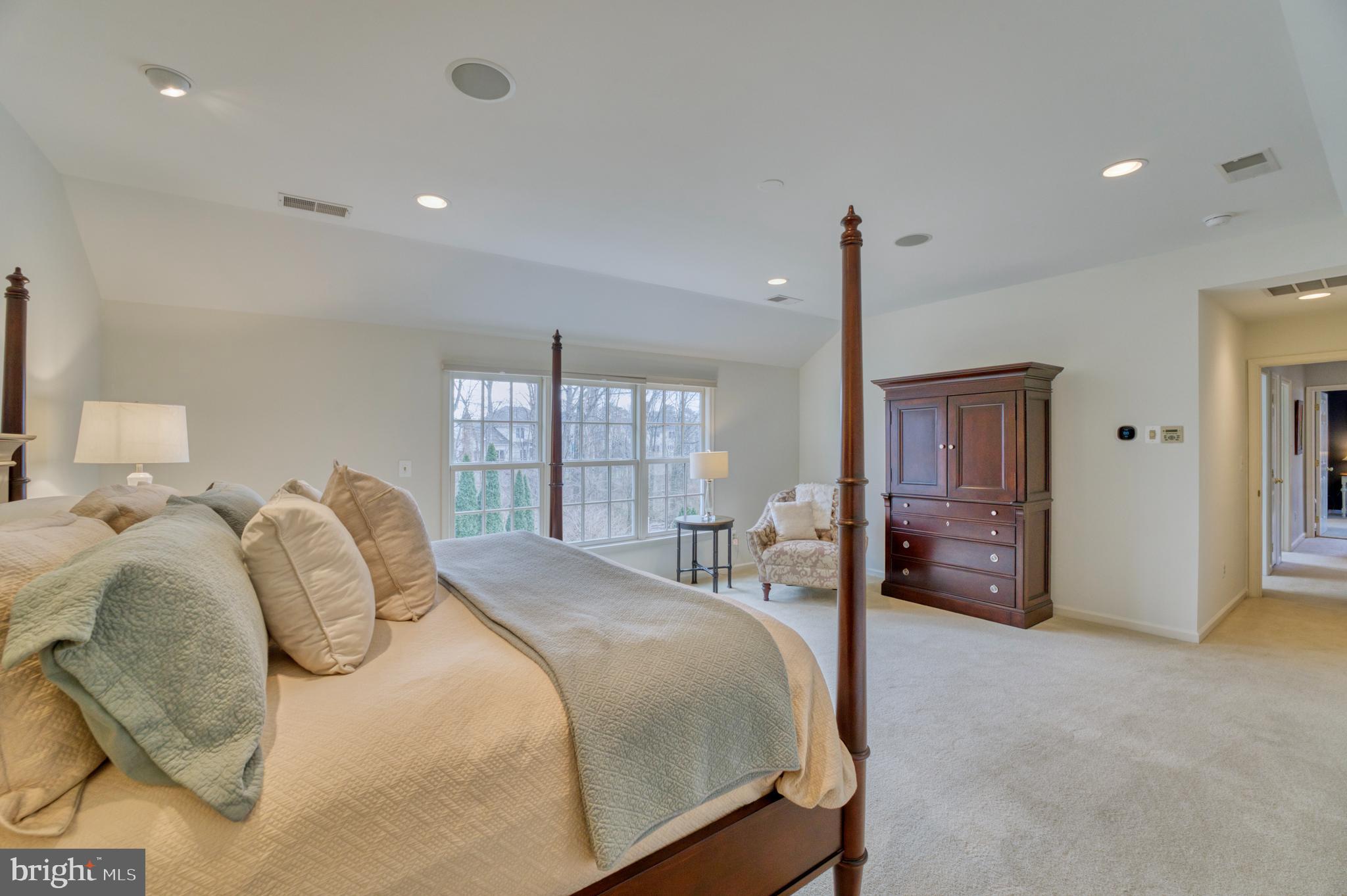 12715 Fox Woods Dr