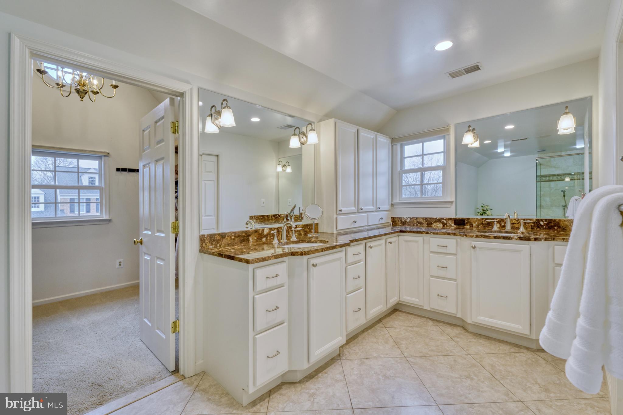 12715 Fox Woods Dr