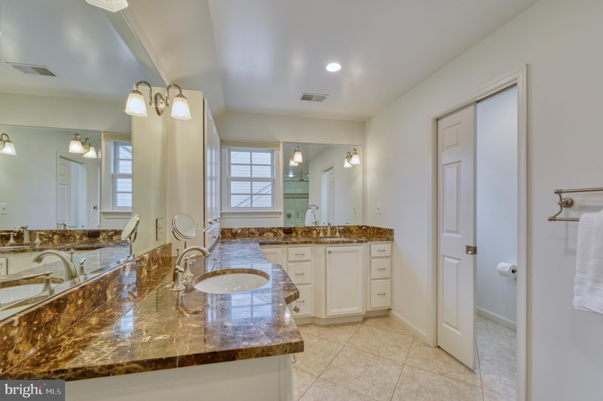 12715 Fox Woods Dr