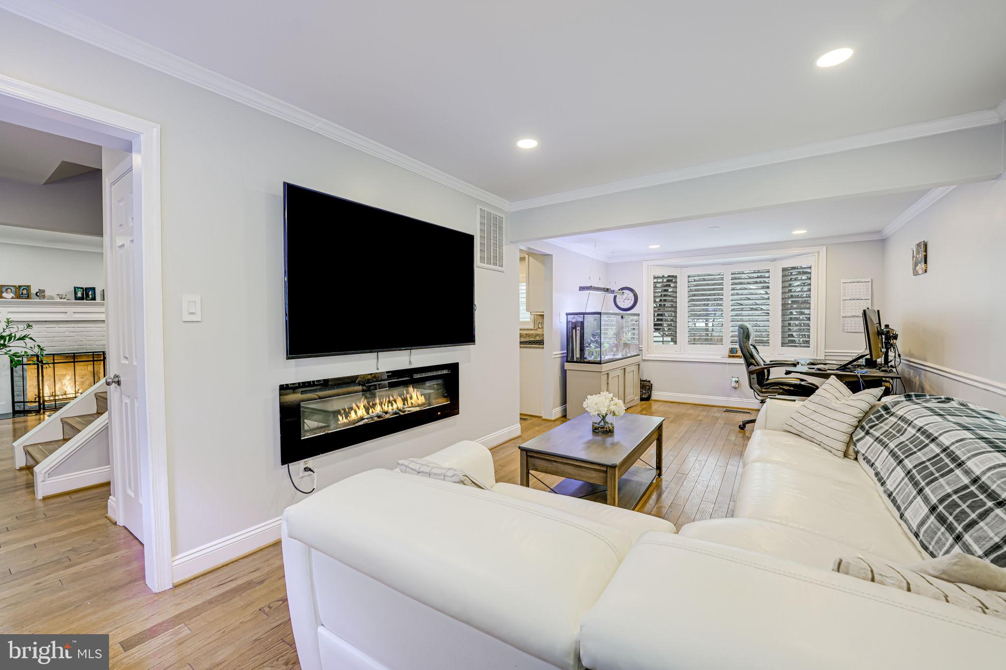 5440 Clubside Ln