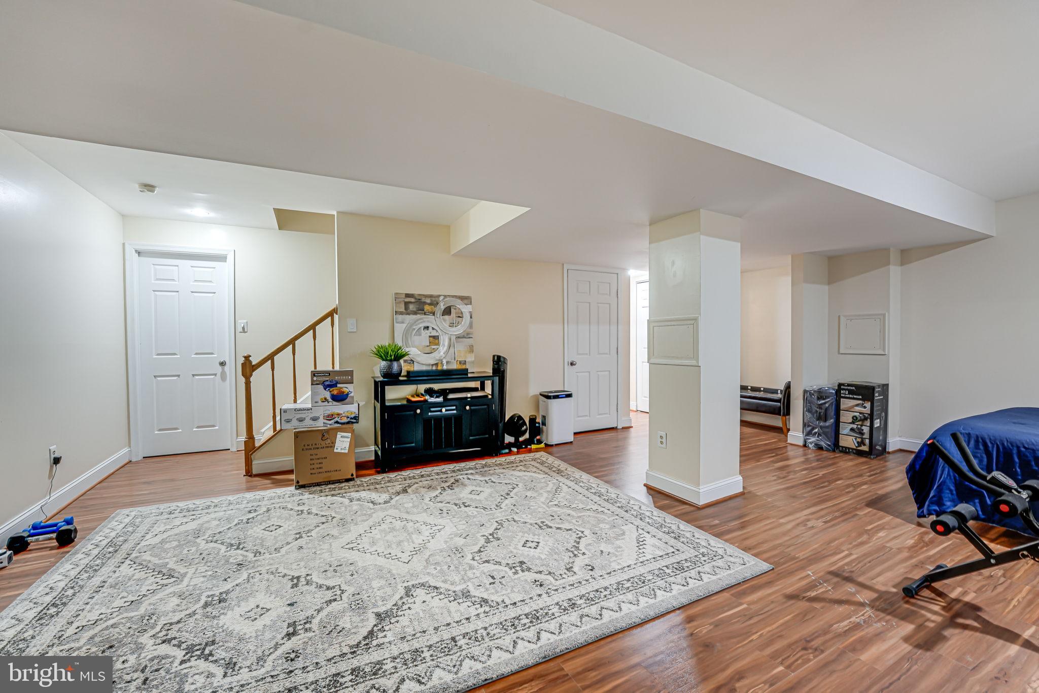 5440 Clubside Ln