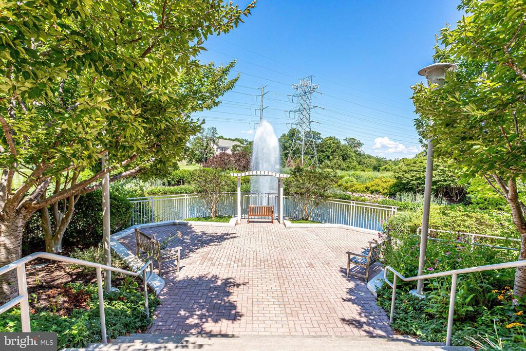 11800 SUNSET HILLS ROAD 522