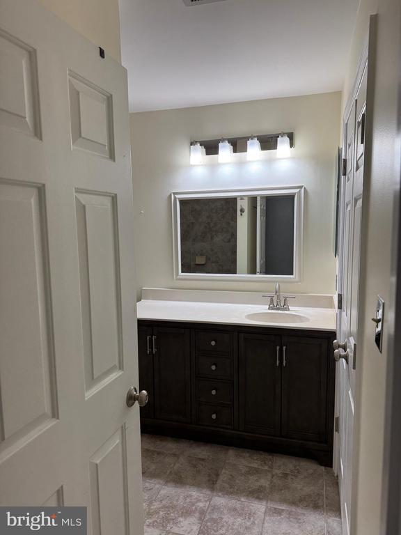11717-C KARBON HILL CT #708B