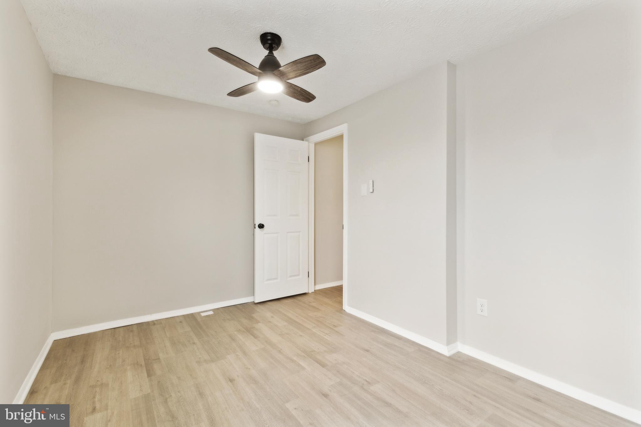 8270 Crestmont Cir