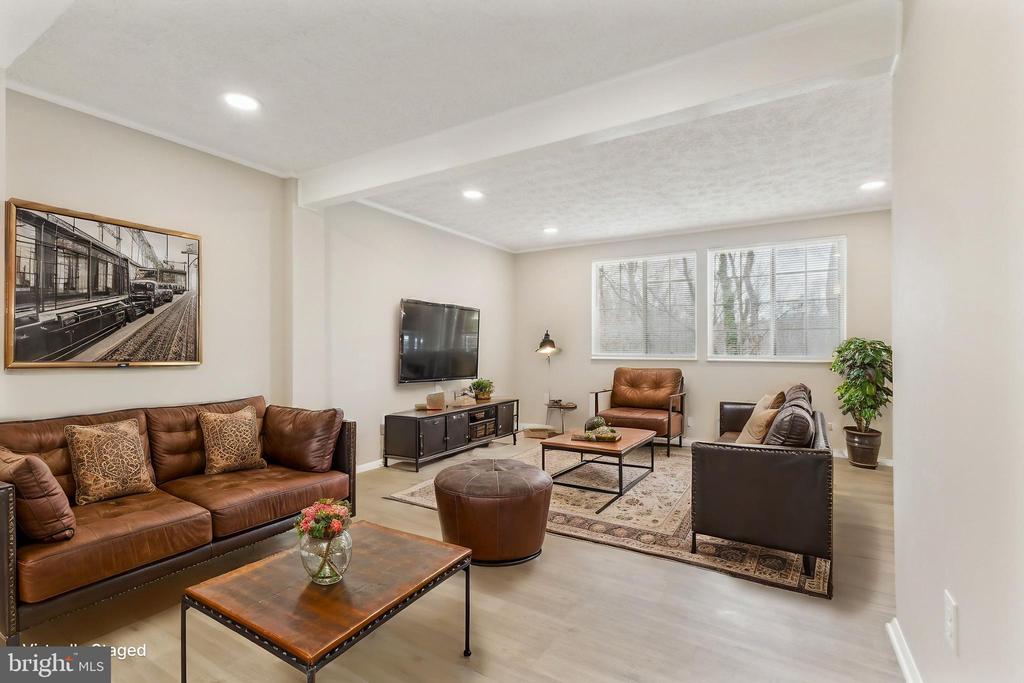 8270 Crestmont Cir