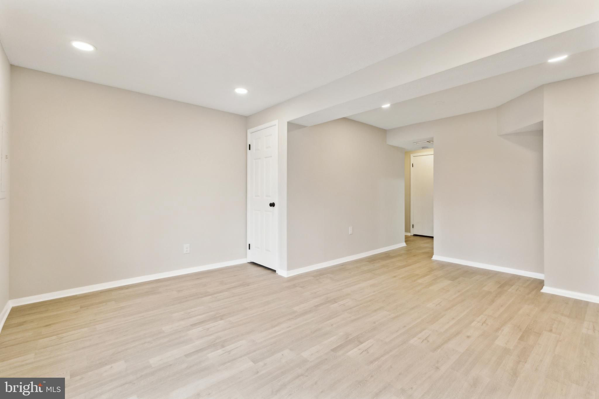 8270 Crestmont Cir