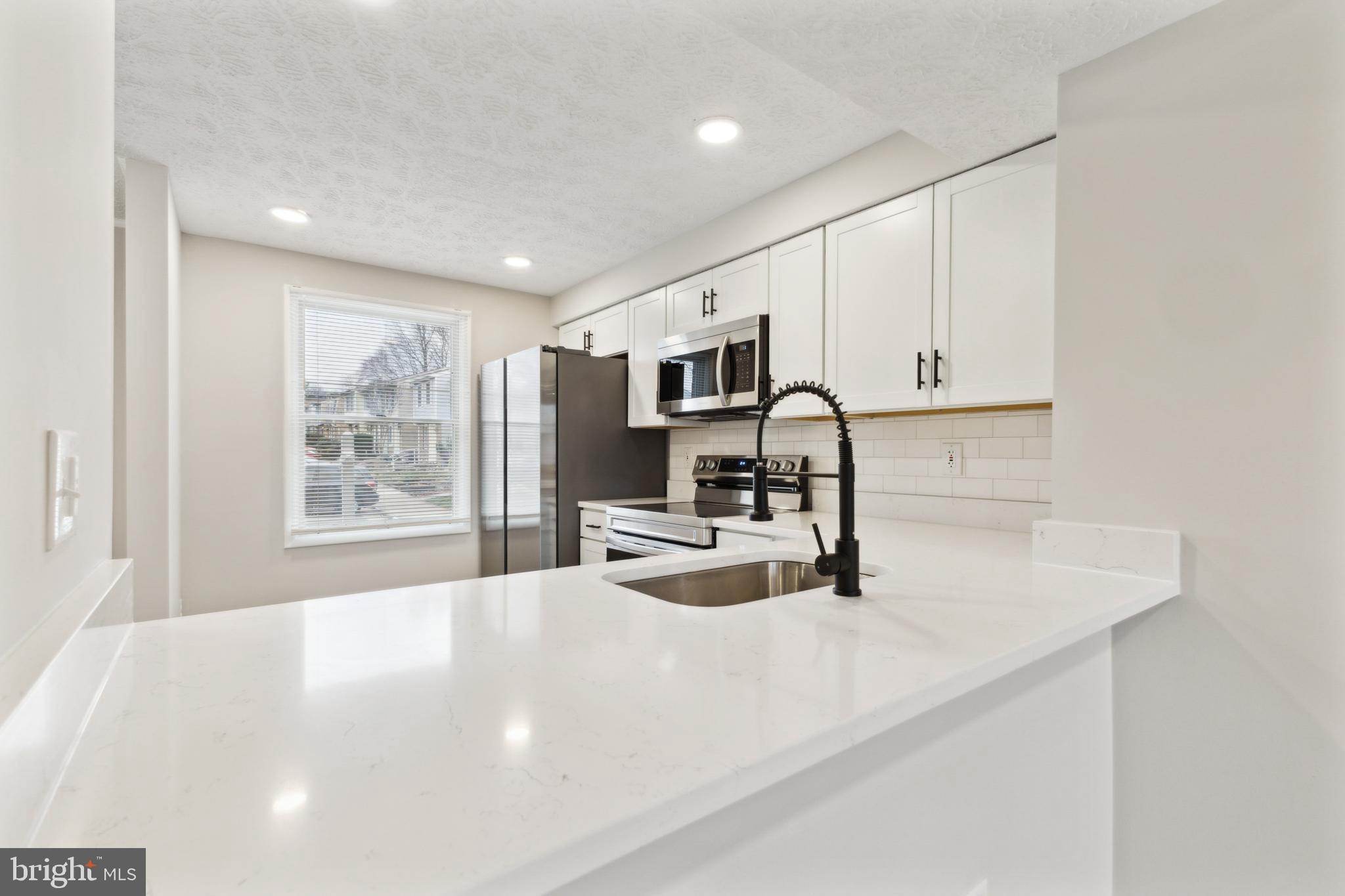 8270 Crestmont Cir